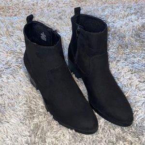 NEW Old Navy Size 9.5 Suede Black Ankle Booties